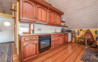 Amazing Home In Hundeidvik With Ethernet Internet - 7