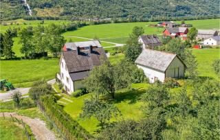 Awesome Home In Oldedalen - Briksdalsbre - 2