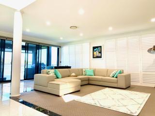 Sealand Lake House Stunning Absolute Waterfront - Fishing Point - 2