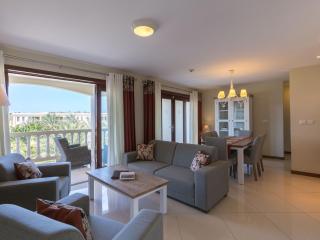 Chic Apartment Surrounded by Tropical Garden - 1