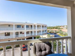 Chic Apartment Surrounded by Tropical Garden - 6