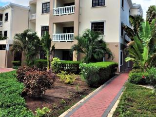 Chic Apartment Surrounded by Tropical Garden - 8