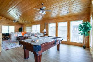 Bear Hug Cabin- Mtn View, Hot Tub, Theater - Sevierville - 1