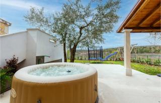 Three-Bedroom Holiday Home In Katuni - Katuni - 7