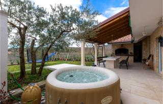 Three-Bedroom Holiday Home In Katuni - Katuni - 4
