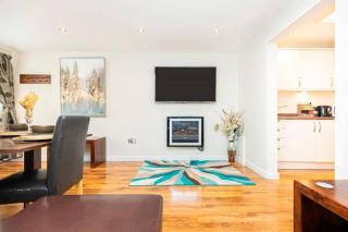 SEASIDE ANNEX by BOURNECOAST - A Lovely Apartment with a Patio Near the Sandy Beaches - FM5286 - 1