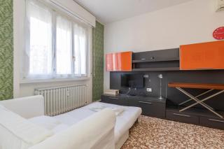 Bordighera studio - vicino IULM / NABA - WiFi A.C. - 5