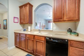 Spacious Vista Cay Condo, near Resort Pool - 4