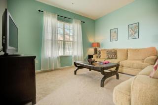 Top-Floor Luxurious LAKEVIEW Condo - Orlando - 4