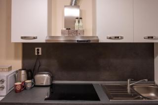 Design 1BDR Apartment in Top Center - FREE PARKING - 3