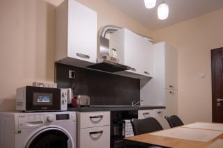 Design 1BDR Apartment in Top Center - FREE PARKING - 4