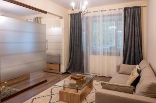 Design 1BDR Apartment in Top Center - FREE PARKING - 6