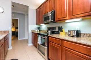 Beautiful Condo w Private Balcony Near Universal - Orlando - 2