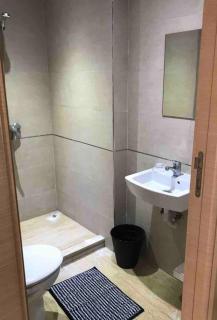 Small 2 bedroom flat - 9