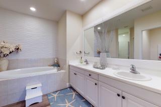 Harborview Grande 304 - 3