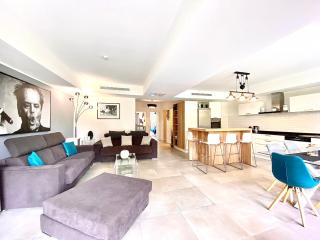Elia-parking-jardin-piscine-climatisation - Roquebrune-Cap-Martin - 8