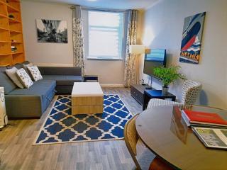 Excellent Location - City Centre - Parking - 4 Beds -2 Bedrooms - 9