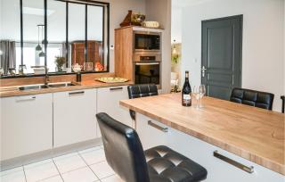 3 Bedroom Stunning Home In Colombiers - 1