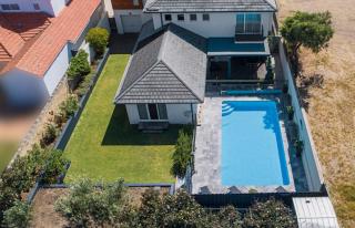 Beachfront Family Favourite Home with Pool & Views - 8