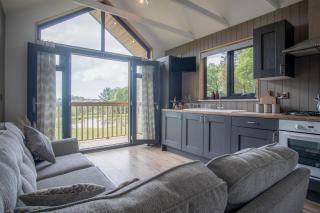 Cabin In The Woods - 1 Bedroom Lodge - Kilgetty - Stepaside - 1
