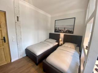 1025- Alte Da h me - Neu - 5