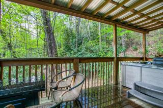 Zermatt Ski Chalet - Hot Tub and Arcade Games - Gatlinburg - 9