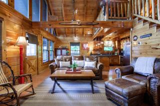 Bear Hugs - Hot Tub, 2 Fire Pits, and Fireplace - Pigeon Forge - 1