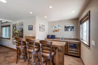 Brickers Lakefront - 3