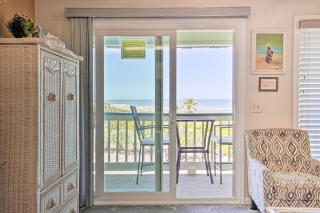 Isle of Palms Beachfront Condo with Balcony and Pool! - Isle of Palms - 4