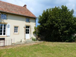 Maison de Campagne avec Jardin Clos, Wi-Fi, Animaux Acceptés et Proche Station Thermale Néris les Bains - FR-1-489-272 - - 7