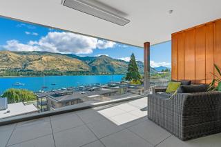 Luxurious Lakefront Penthouse - 0
