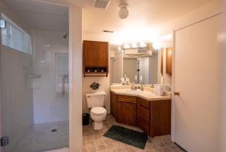 Charming 3Bdrm●Perfect Location ● Award Winning Beds - 2