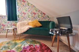 Maes Y Mel- A Couples, Pet Friendly, Rural Romantic Getaway with countryside views - Gelliwen - 5
