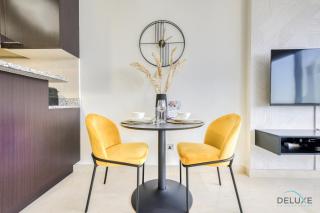 Affordable Luxury Modern 1BR with Pool & Balcony by Deluxe Holiday Homes - Dubai - 8
