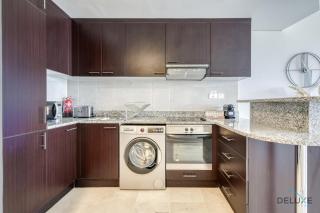 Affordable Luxury Modern 1BR with Pool & Balcony by Deluxe Holiday Homes - Dubai - 6