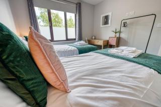 Close to A46 City Centre Sleeps 6, 5 Beds Ensuite FREE Wi-Fi Queens House Inspire Homes - 2