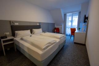 Hotel Lamm - Höchberg - 7