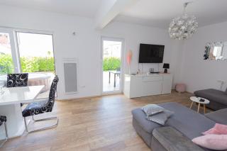 Large luxury beach appartment with hot tube - Podstrana - 3