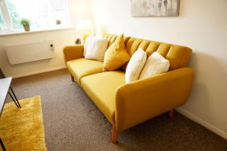 10BH Dreams Unlimited- Budget Heathrow Long stay Apartment with FREE PARKING - Ashford - 1