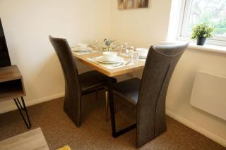 10BH Dreams Unlimited- Budget Heathrow Long stay Apartment with FREE PARKING - Ashford - 8