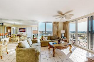 Pelican Beach Resort 818 - 8