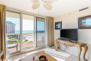 Pelican Beach Resort 818 - 4