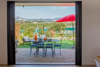 apart Levante shared swimming pool bbq - 5