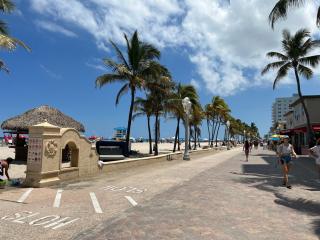 The Pearl Beachside Apartments on Hollywood Beach - 2