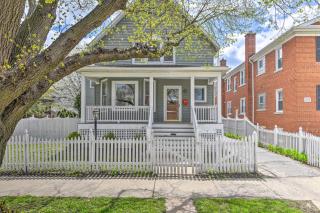 Oak Park Home with Fire Pit - 5 Mi to Garfield Park! - Oak Park - 0