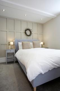 The Courtyard by Chateau Anna, Central York - Free parking - York - 0