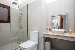 Emarmene Wine & Vineyard Retreat - 2