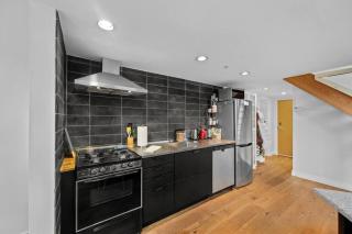 Beautiful Downtown Loft with full kitchen - Vancouver - 1