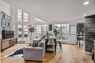 Beautiful Downtown Loft with full kitchen - Vancouver - 6