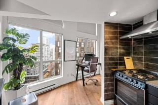 Beautiful Downtown Loft with full kitchen - Vancouver - 4
